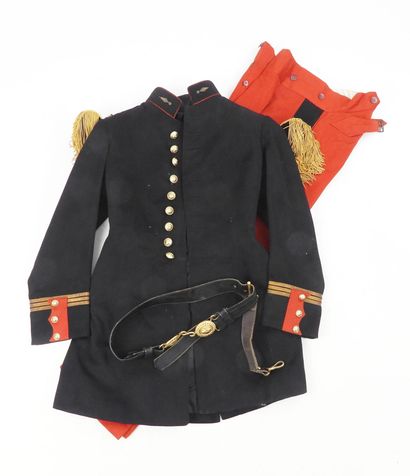 UNIFORMES. Tenue modèle 1931 d'un capitaine...