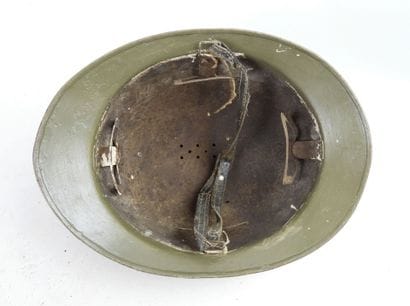 COIFFURES. Casque Adrian modèle 1926 de la...