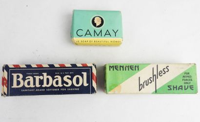 USA. Lot de petits équipements comprenant...