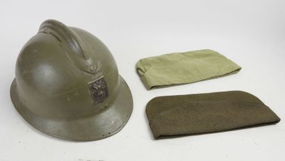 COIFFURES. Casque Adrian modèle 1926 de la...