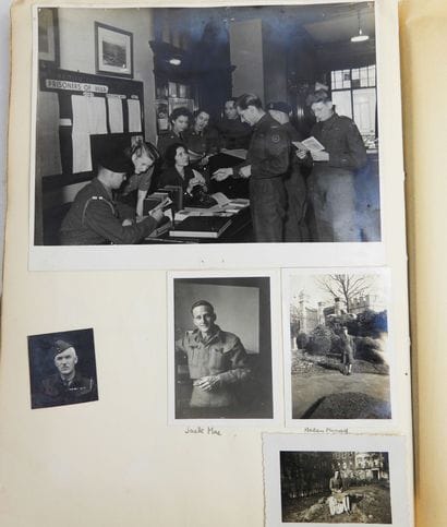 ANGLETERRE. Lot de quatre albums photos de...