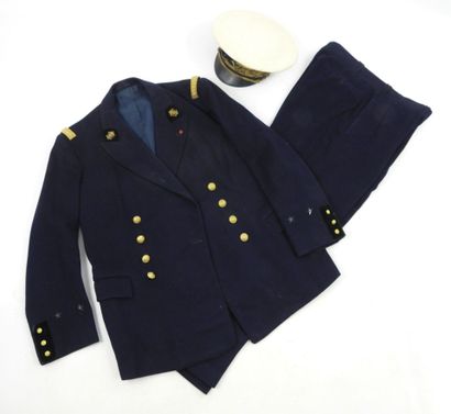 UNIFORMES. MARINE. Ensemble d'un pharmacien...
