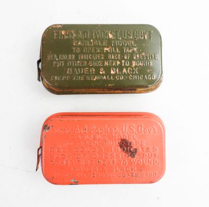 USA. Lot de deux kit first aid, l'un vert...