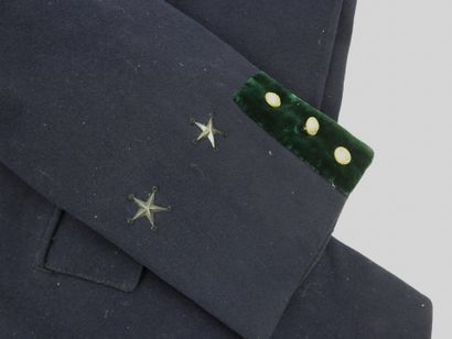 UNIFORMES. MARINE. Ensemble d'un pharmacien...