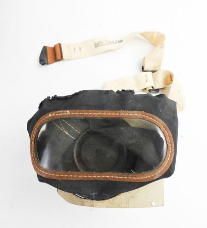 ANGLETERRE. Masque à gaz, taille médium,...