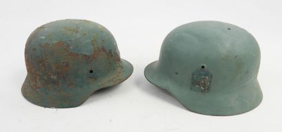 GERMANY. Set of 2 Heer model 1935 steel helmet...