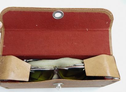 ÉQUIPEMENTS. Paire de lunettes de vol 