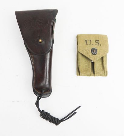 USA. Lot comprenant un holster pour colt...