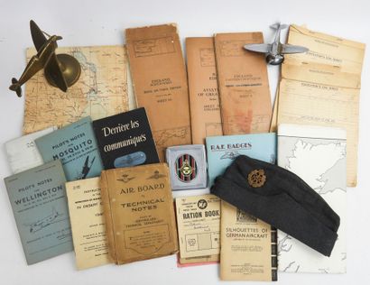 ANGLETERRE. Lot de documents et d'objets...