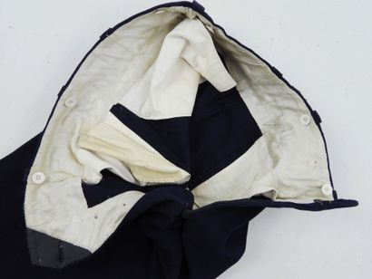 UNIFORMES. MARINE. Ensemble d'un pharmacien...