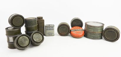USA. Lot d'accessoires comprenant 10 boîtes...