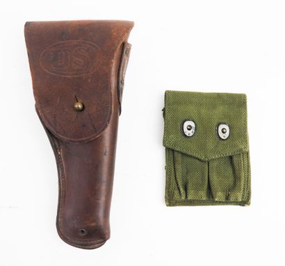 USA. Lot comprenant un holster pour colt...