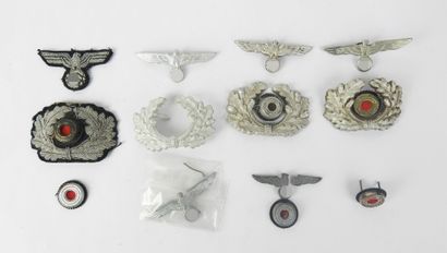 GERMANY. Set of metal Heer officer's cap...