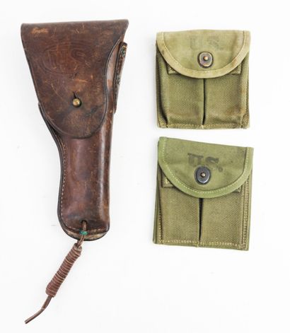 USA. Lot d'équipements composé d'un holster...