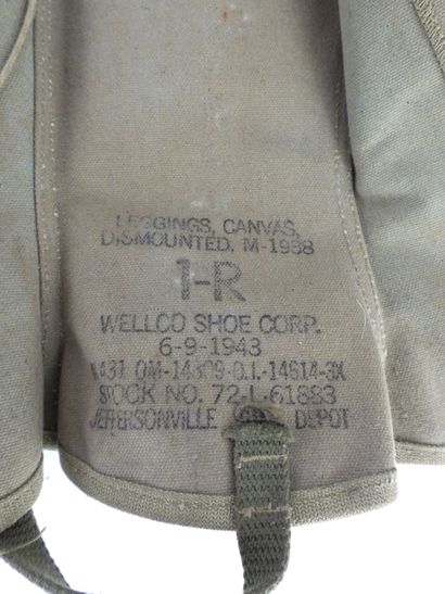 USA. Lot composé de deux paires de guêtres...
