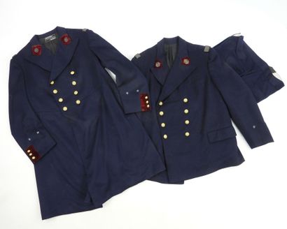 UNIFORMES. MARINE. Ensemble d'un médecin...
