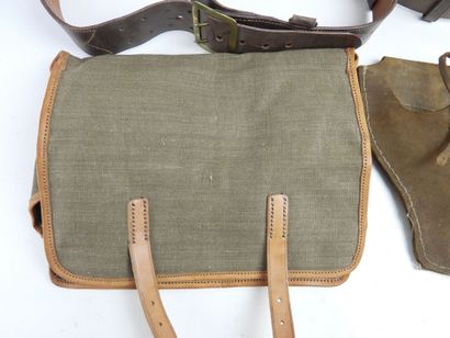 ÉQUIPEMENTS. Ensemble d'équipements: Musette...