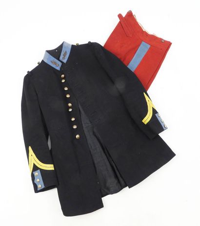 UNIFORMES. Tenue modèle 1931 d'un élève de...