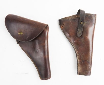 ANGLETERRE. Lot de deux holster, l'un en...