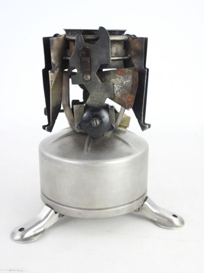 USA. Lot équipements, un réchaud à gaz des...