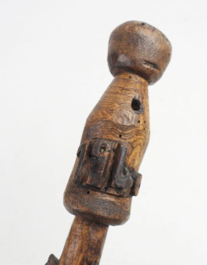 DIVERS. Canne de Zouaves en bois sculpté...