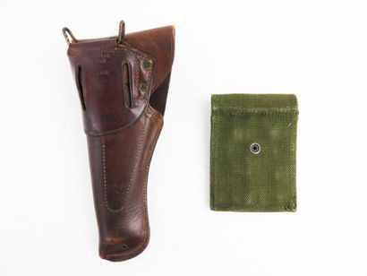USA. Lot comprenant un holster pour colt...