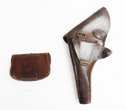 ANGLETERRE. Lot comprenant un holster en...