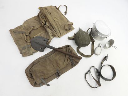 ITALIE. Ensemble d'équipements, sacs, gamelle...