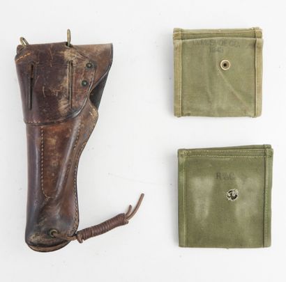 USA. Lot d'équipements composé d'un holster...
