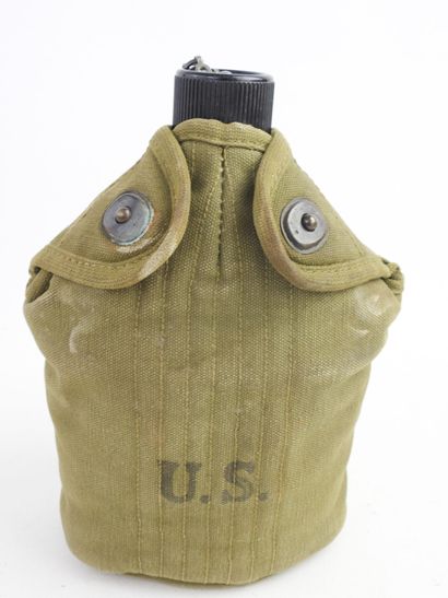 USA. Lot d'équipements comprenant deux gamelles,...