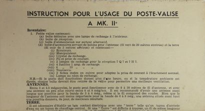 ÉQUIPEMENTS. Petite valise contenant un poste-émetteur...