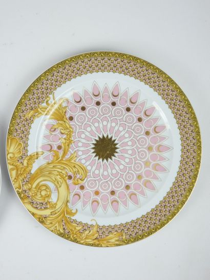VERSACE - Editeur Rosenthal : Paire d'assiettes...