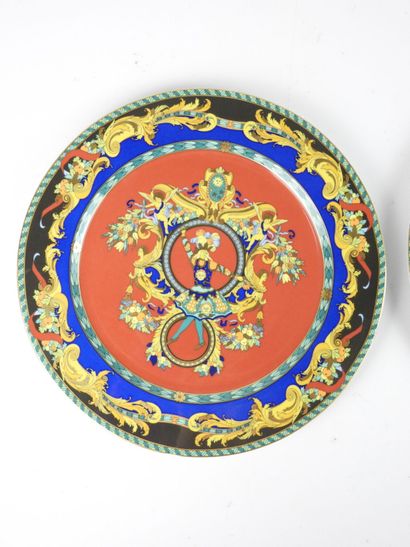 VERSACE - Editeur Rosenthal : Paire d'assiettes...