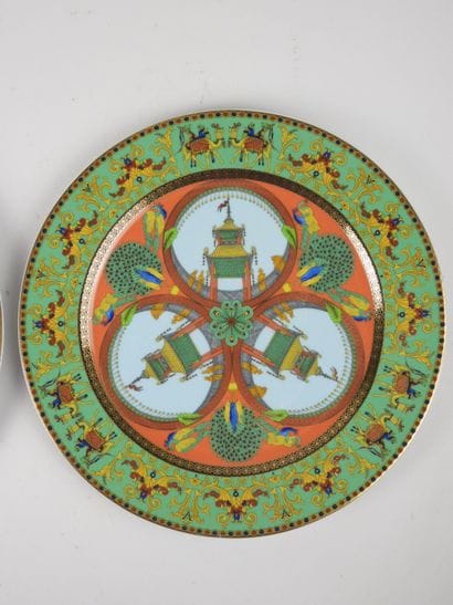 VERSACE - Editeur Rosenthal : Paire d'assiettes...