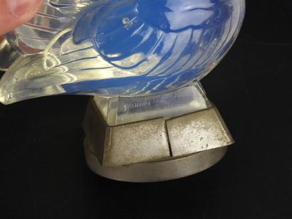 SABINO: Opalescent glass bird forming an...