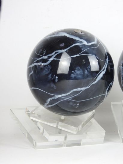 Three resin Balls on Plexiglas base. H. 29...