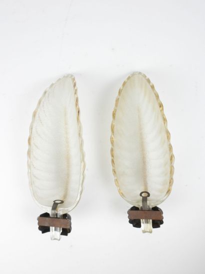 EZAN France. Paire d'appliques modèle feuille...