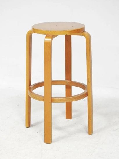 After Alvar AALTO (1898-1976)
High stool...