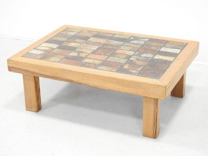 LA BORNE: Coffee table with sandstone tile...