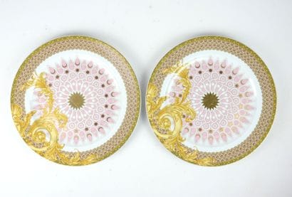 VERSACE - Editeur Rosenthal : Paire d'assiettes...