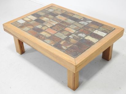 LA BORNE: Coffee table with sandstone tile...