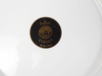 VERSACE - Editeur Rosenthal : Paire d'assiettes...