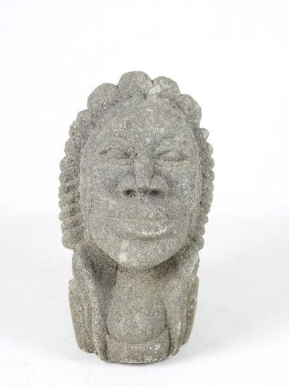 AFRICAN HEAD in carved stone. H. 28 cm.
