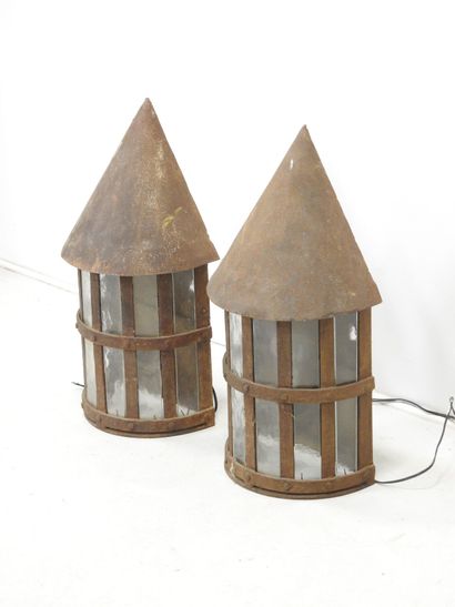 PAIR OF WROUGHT LANTERNS in wrought iron...