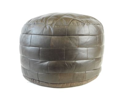 In the spirit of DE SEDE Team
Pouf containing...