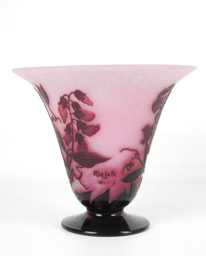 DELATTE - Nancy : Multi-layered glass flared...