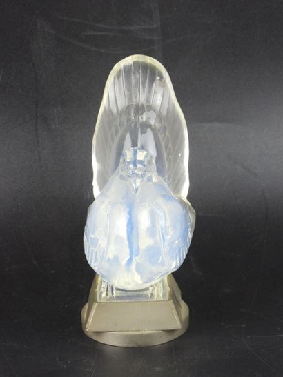 SABINO: Opalescent glass bird forming an...