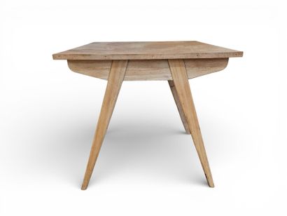 TABLE carrée dans le style scandinave en...