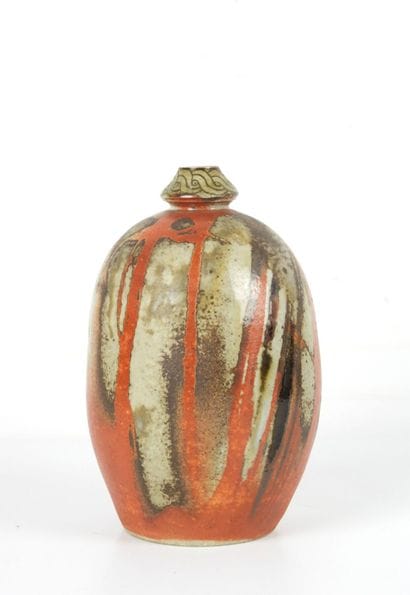 VASE pansu à petit col en grès à décor de...