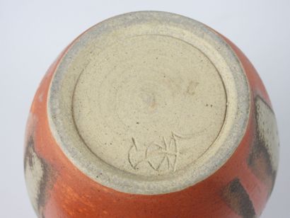 VASE pansu à petit col en grès à décor de...
